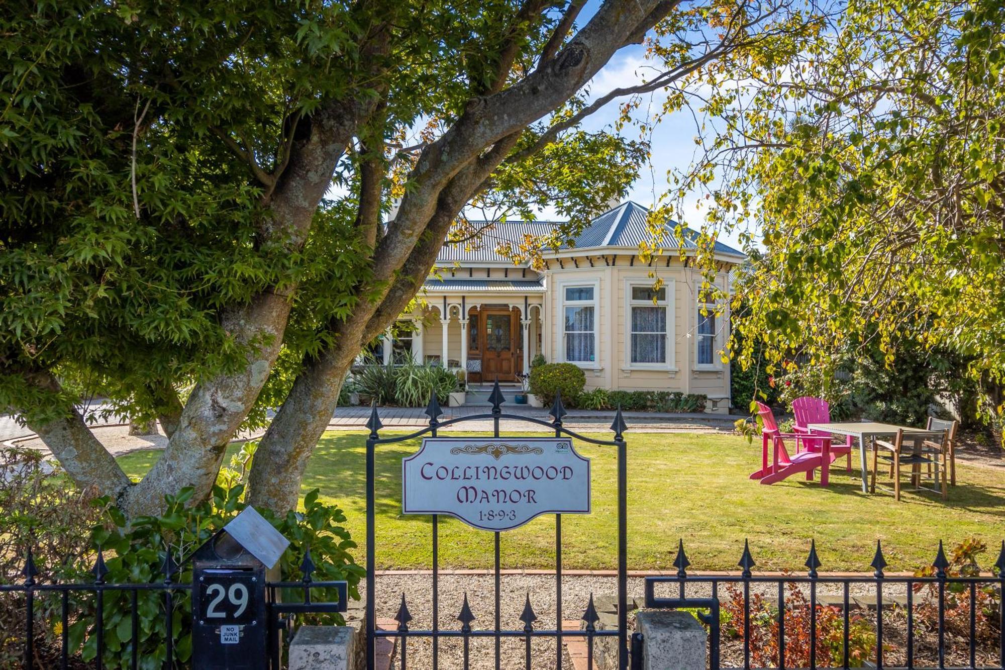 Bed & Breakfast Collingwood Manor 4*
